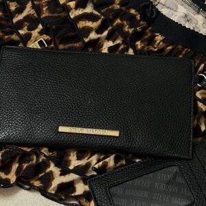Steve Madden Wristlet Wallet with Matching Organizing Card Holder